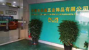 個性閃耀，工廠直銷 18K金與鈦鋼字母項鏈引領歐美簡約新風尚